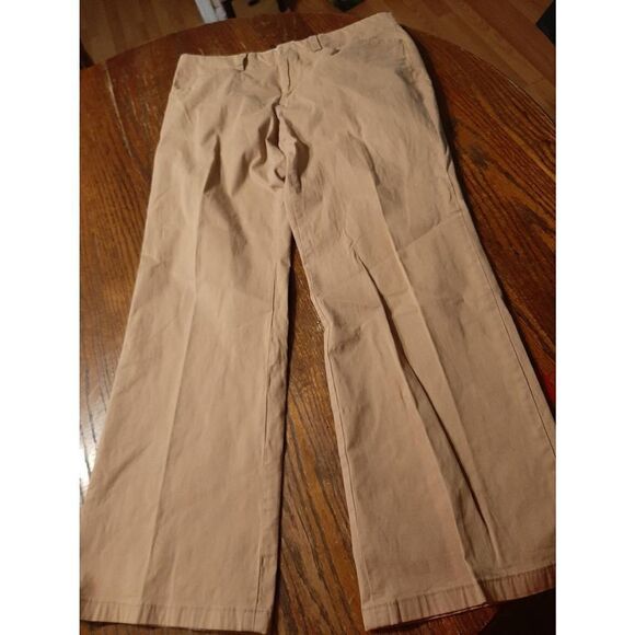 Size 6 Magellan Outdoors Khaki Tan Pants with Pockets and Belt Loops Mid Rise - Picture 1 of 4